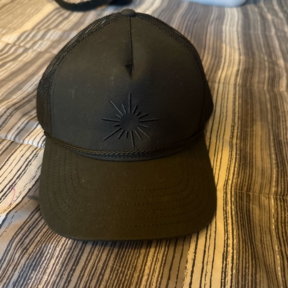 Offline AERIE trucker hat black new